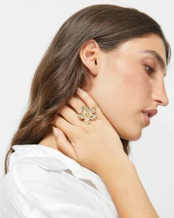 Anillo con forma de flor