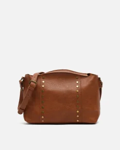 Bolso bandolera con detalles metálicos