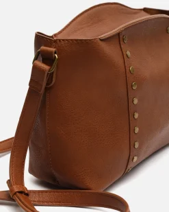 Bolso bandolera con detalles metálicos