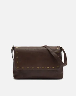 Bolso bandolera con detalles metálicos