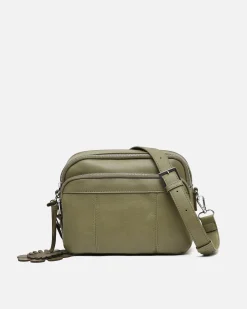 Bolso bandolera con detalle colgante