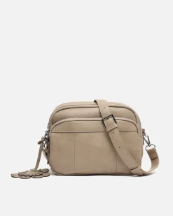 Bolso bandolera con detalle colgante