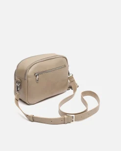 Bolso bandolera con detalle colgante