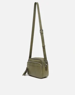 Bolso bandolera con detalle colgante