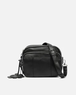 Bolso bandolera con detalle colgante
