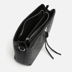 Bolso bandolera con detalles metálicos