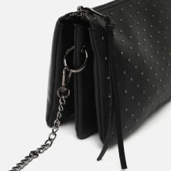 Bolso bandolera con detalles metálicos