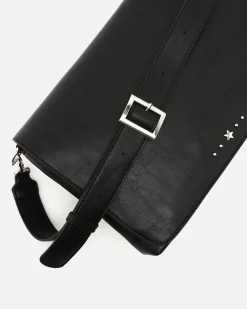 Bolso bandolera con solapa y detalles metálicos
