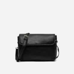 Bolso bandolera con solapa y detalles metálicos