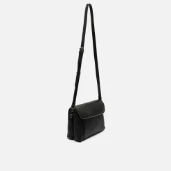 Bolso bandolera con solapa y detalles metálicos