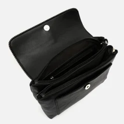 Bolso bandolera con solapa y detalles metálicos