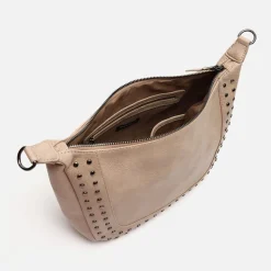 Bolso bandolera mediano con detalles metálicos