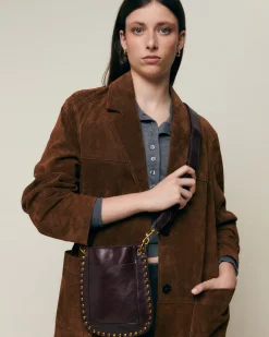 Bolso bandolera pequeño con detalles metálicos