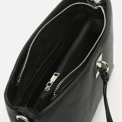 Bolso bandolera pequeño con detalles metálicos