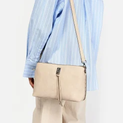 Bolso bandolera pequeño con detalles metálicos