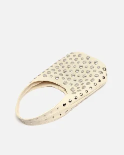 Bolso de hombro pequeño con detalles metálicos