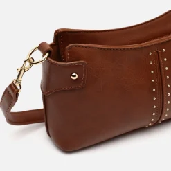 Bolso de hombro pequeño con detalles metálicos