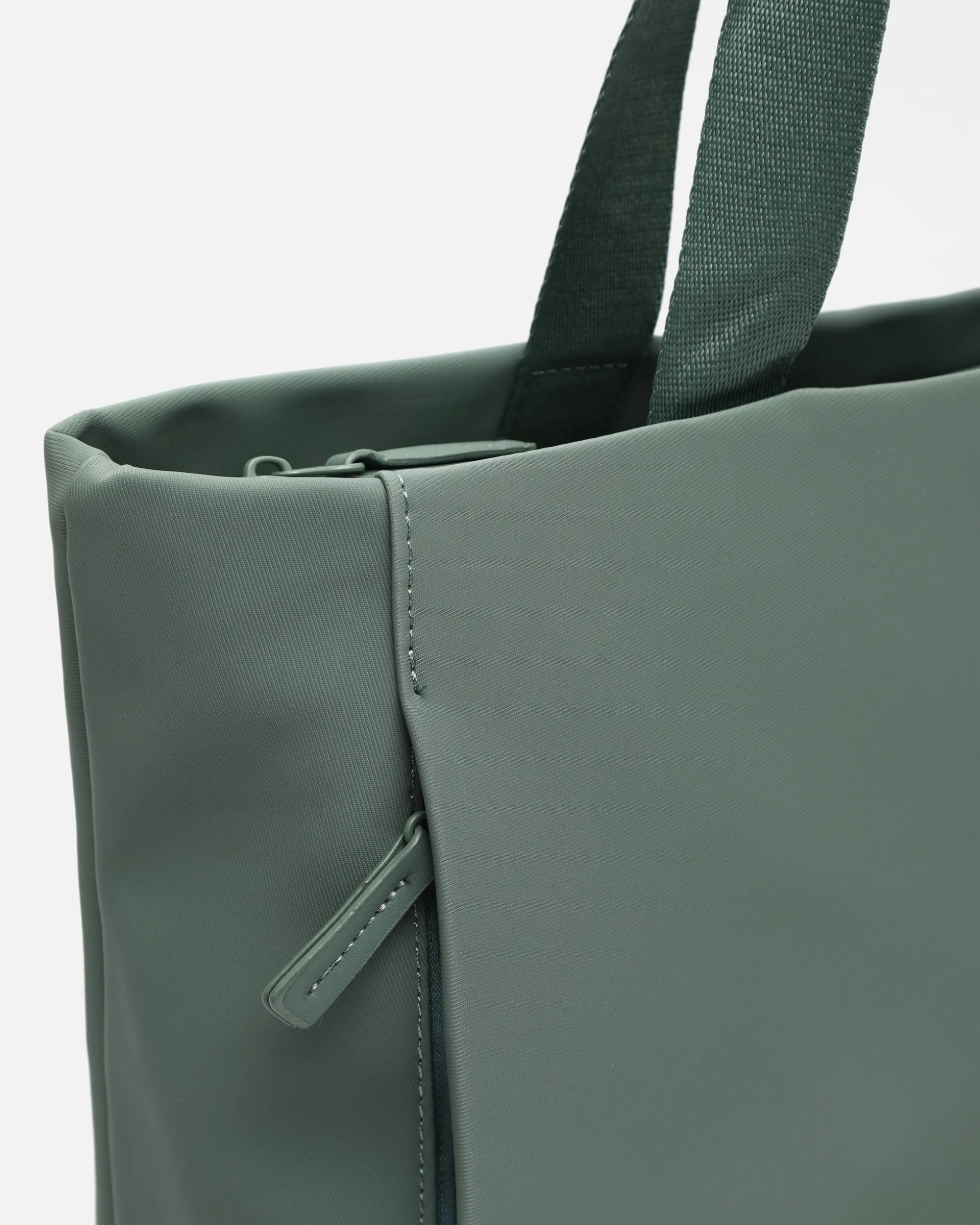 Bolso shopper grande en nylon con bolsillo para portátil (15")
