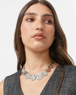 Collar corto de círculos