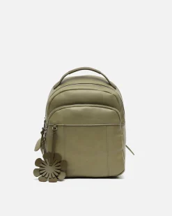 Mochila con detalle colgante