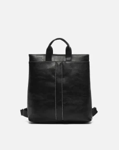 Mochila con detalles metálicos