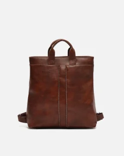 Mochila con detalles metálicos