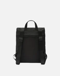 Mochila con solapa en nylon