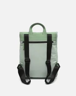 Mochila con solapa en nylon