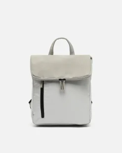 Mochila con solapa en nylon