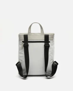 Mochila con solapa en nylon