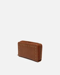 Monedero grande con detalles metálicos