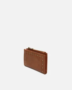 Monedero pequeño con detalles metálicos